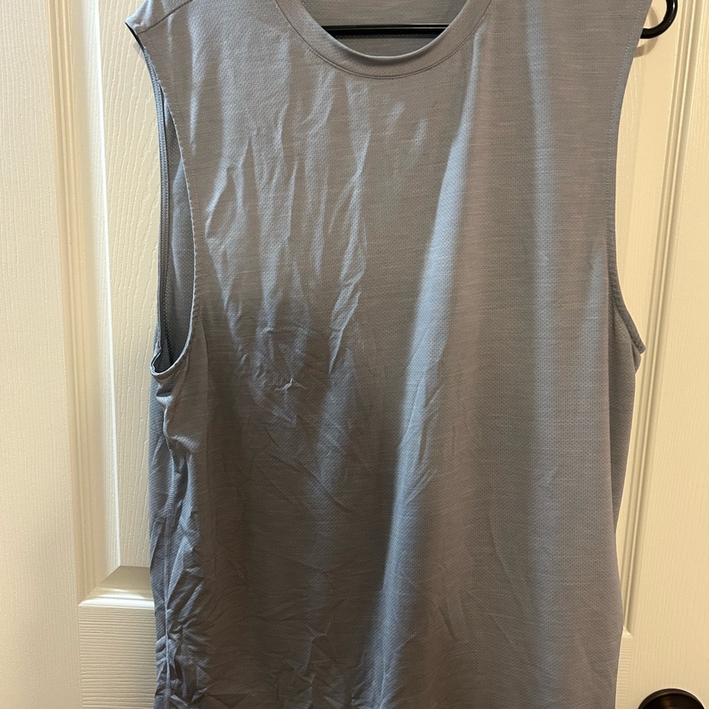 Vuori men’s muscle tee